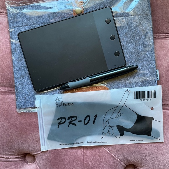 Huion Drawing Tablet H420 - Picture 2 of 5